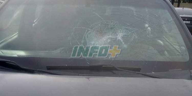 Gresca navideña en Andino: dos policías heridos y un móvil destrozado