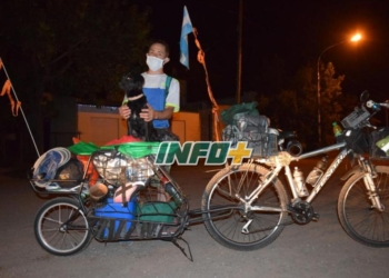 León recorre el país junto a su perra en bicicleta y pasó Navidad en Maciel