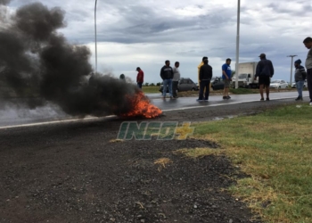 Pescadores de Gaboto sumaron otro piquete en el cruce de Ruta 11