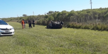 Accidente fatal en autopista: un auto volcó y falleció su conductor