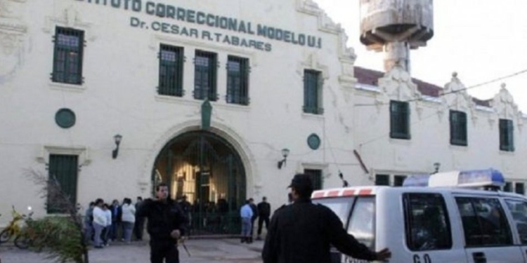 Un evadido de la cárcel de Coronda agredió salvajemente a su ex mujer