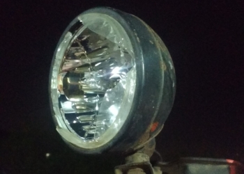 Bomberos salieron a repartir caramelos y fueron atacados a piedrazos