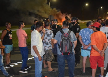 Pescadores cortaron la Autopista y Ruta 11: «Queremos una respuesta del gobierno ya»