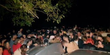 Timbúes: organizó una fiesta masiva, insultó a la policía y fue demorada 