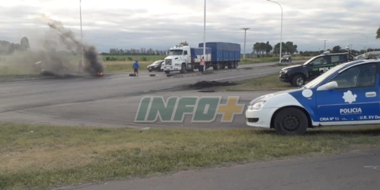 Tercer día consecutivo de piquete en Maciel: pescadores siguen en la lucha