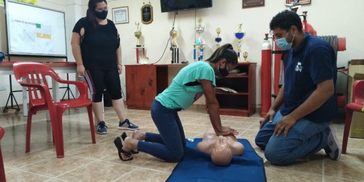 Bomberos de San Genaro enseñaron primeros auxilios al personal de un jardín 