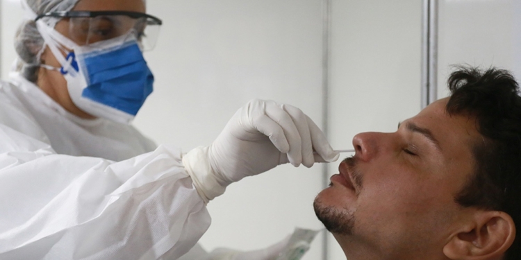 Cambio de protocolo: todos los contactos estrechos con síntomas serán hisopados 