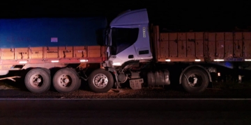 Fuerte choque entre dos camiones en Maciel: un conductor herido