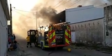 Grave incendio en una vivienda y un depósito en Coronda