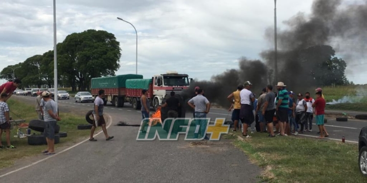 Aguirre viajó a Santa Fe y solicitó un cese a la veda pesquera: «Tenemos que hacer algo»