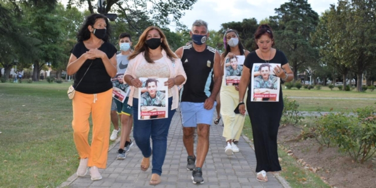 Oliveros pidió justicia por Santi: «Quiero saber qué le pasó a mi hijo»