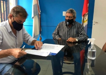 El Ministro Capitani firmó convenios en Maciel y entregó certificados en Díaz