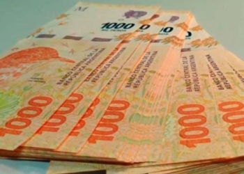 Buenos vecinos: encontraron el dinero extraviado en Maciel y lo devolvieron