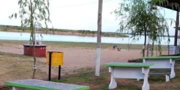 Un joven fue picado por una raya en Puerto Aragón y terminó en el Samco