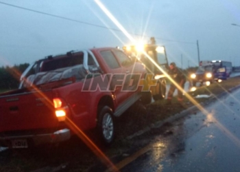 Lluvia y accidente en Maciel: una camioneta tumbó una columna