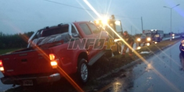 Lluvia y accidente en Maciel: una camioneta tumbó una columna
