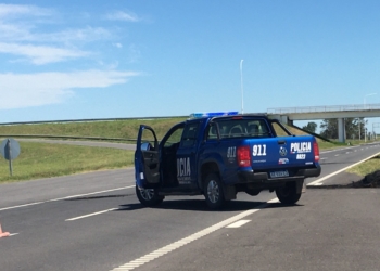 Le dispararon en la autopista para robarle la moto