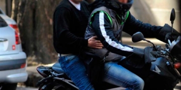 Motochorros en Timbúes asaltaron a dos jóvenes y robaron un celular