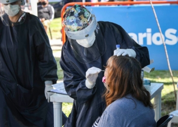 La curva de contagios sigue creciendo: 1.420 casos nuevos en Santa Fe