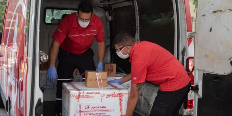 Oliveros recibió las vacunas y el lunes comenzará la campaña