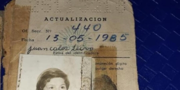 Busca a su hermano mellizo desde hace 30 años y un dato la llevó a Oliveros
