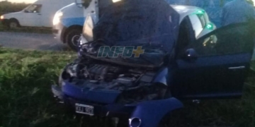 Fuerte accidente en Oliveros entre auto y camioneta: tres heridos