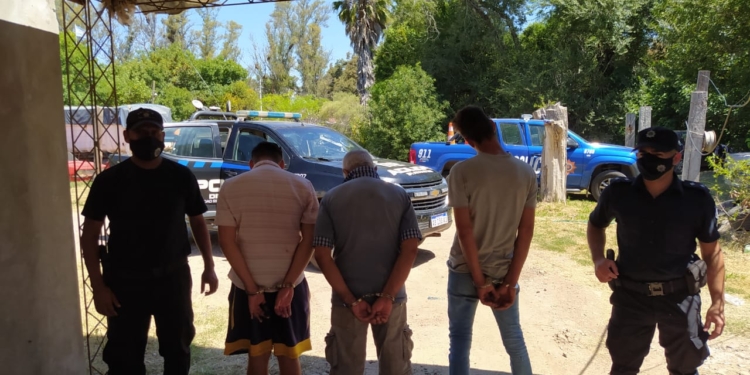 Desvalijaron una casa en Andino y los agarró la policía: tres detenidos