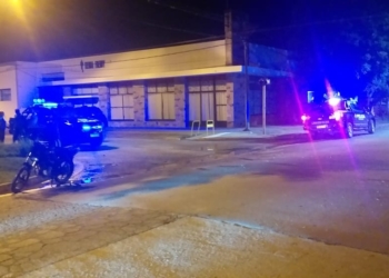 Un auto y una moto chocaron en San Genaro: un joven herido
