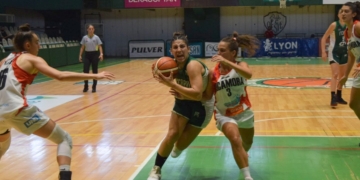 Agustina Bazán se volvió a lucir en la Liga Nacional aunque su equipo no logró ganar