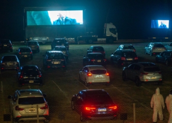 Cine bajo las estrellas y autocine en San Genaro a beneficio de bomberos de la ciudad