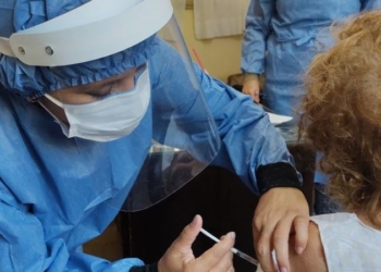 Coronavirus: comenzarán a vacunar en 100 geriátricos de Santa Fe