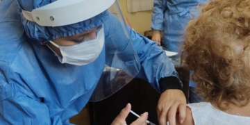 Coronavirus: comenzarán a vacunar en 100 geriátricos de Santa Fe