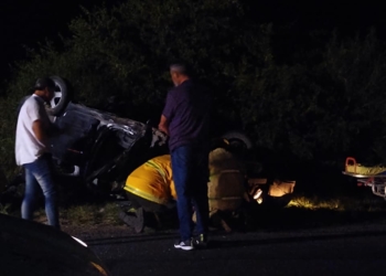 Grave accidente frontal entre dos autos sobre la Ruta 11
