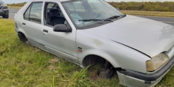 Timbúes: dejó el auto a la vera de la autopista y lo desmantelaron