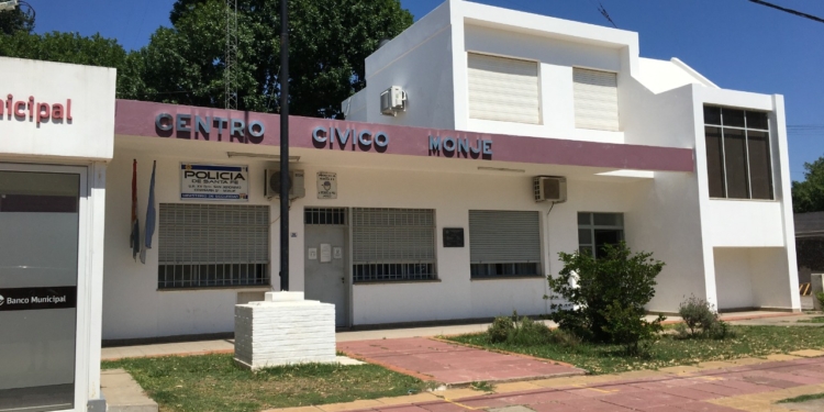 Monje: provincia aprobó fondos para crear un estacionamiento frente a la comuna