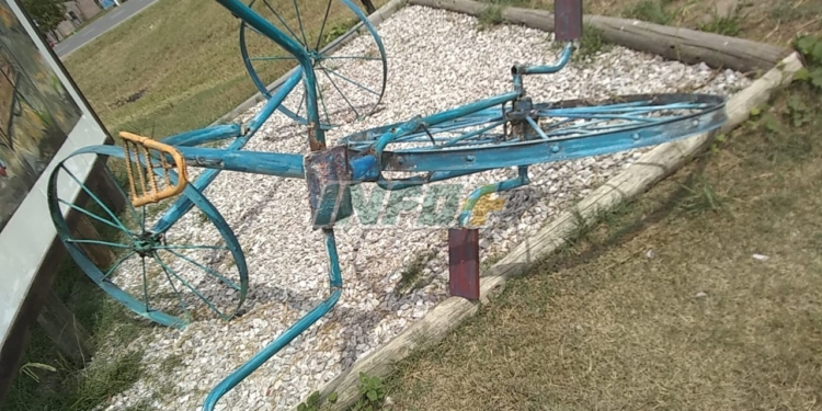 Andino: destruyeron la nueva obra de bienvenida al pueblo