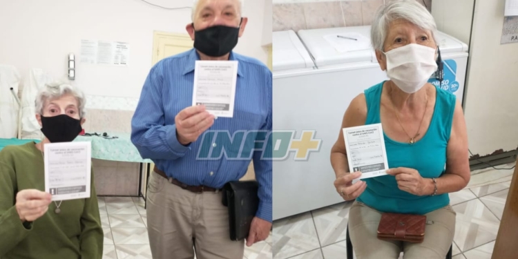 Pura emoción: vacunaron a 35 abuelos en el Samco de Díaz