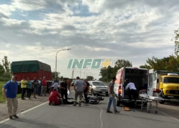 Fuerte choque en Maciel: un vecino de Oliveros herido tras impactar su moto contra un utilitario