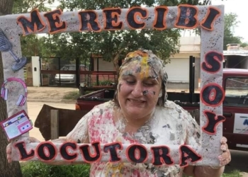 Oliveros: Brenda venció todos los obstáculos y se recibió de Locutora Nacional