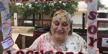 Oliveros: Brenda venció todos los obstáculos y se recibió de Locutora Nacional