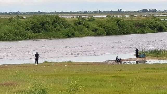 Buscan a un policía que desapareció en el río Coronda tras un accidente náutico