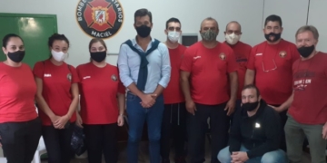 Diana visitó a bomberos Maciel y se comprometió a ayudar a la institución 