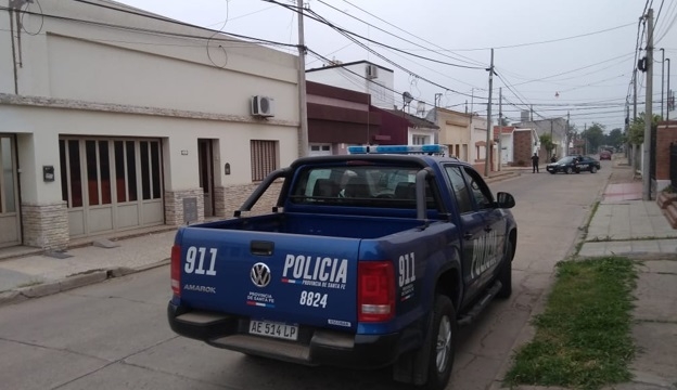 Detuvieron a un hombre con armas y cartuchos tras un allanamiento en Gálvez