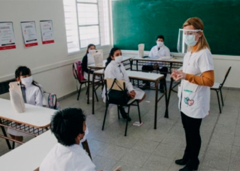 Este miércoles comienzan a vacunar a docentes en la provincia