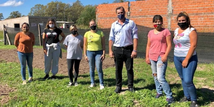 El Ministro Capitani visitó Barrancas y recorrió un proyecto del programa Santa Fe Más