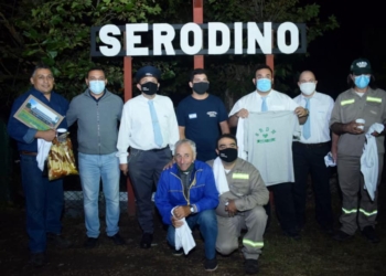 El tren paró en Serodino, entregaron presentes y se inauguró nueva luminaria