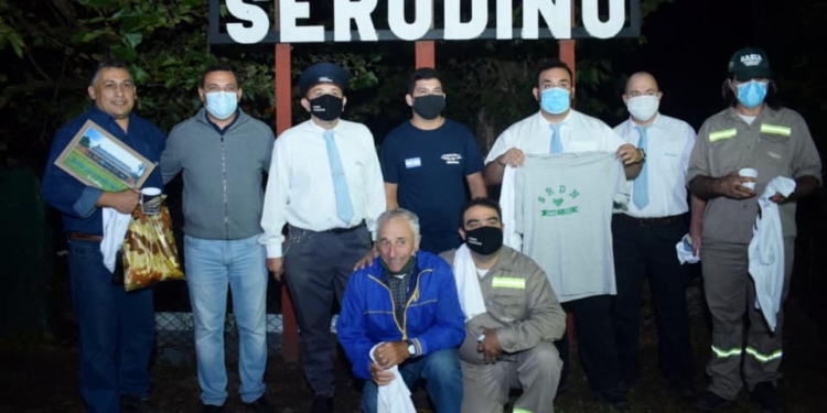 El tren paró en Serodino, entregaron presentes y se inauguró nueva luminaria