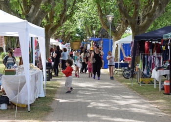 Feria de artesanos y shows en vivo en Maciel