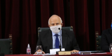 Lifschitz sigue «crítico» pero presenta «mayor estabilidad»