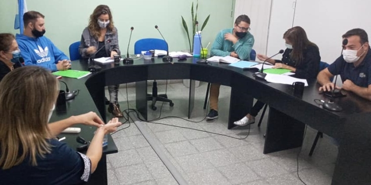 Reductores de velocidad y emprendedores: el debate en el Concejo sangenarino
